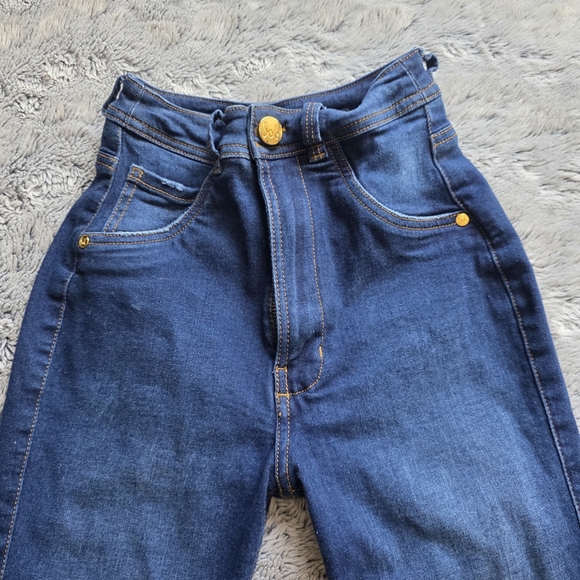 Ultra High Rise Booty Shaping Sol Beauty and Care Jeans - Picture 5 of 12